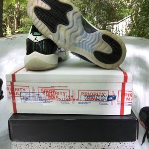 Jordan 11 low Easter